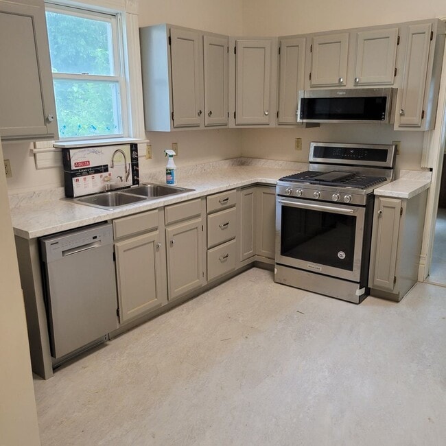Building Photo - Nice 2Bed/1Bath Cottage