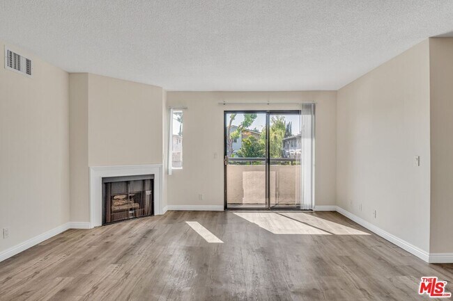 Foto del edificio - 6212 Fulton Ave