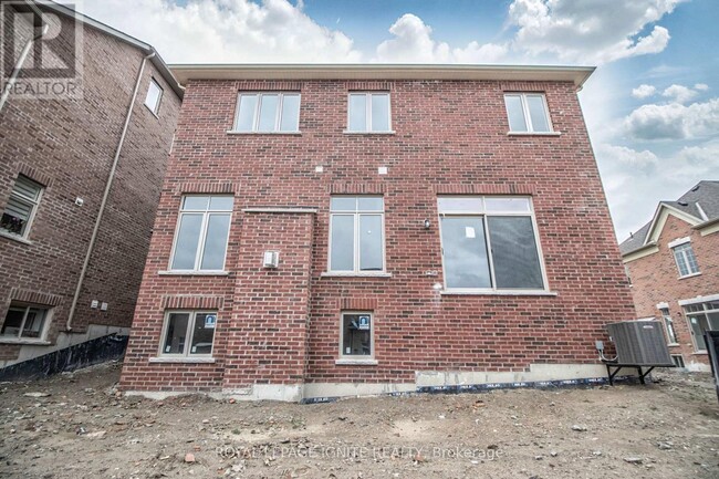 Building Photo - 61 St Ives Cres