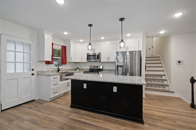 Kitchen - 825 York St