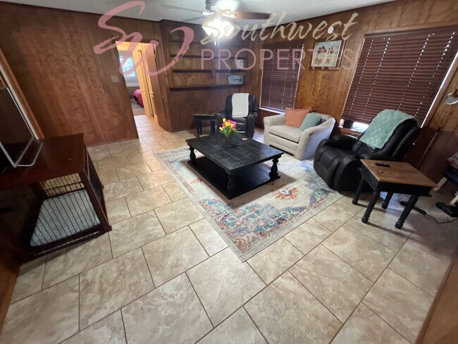 Foto del edificio - Spacious 3 Bedroom Brick Home in the Heart of Stephenville!