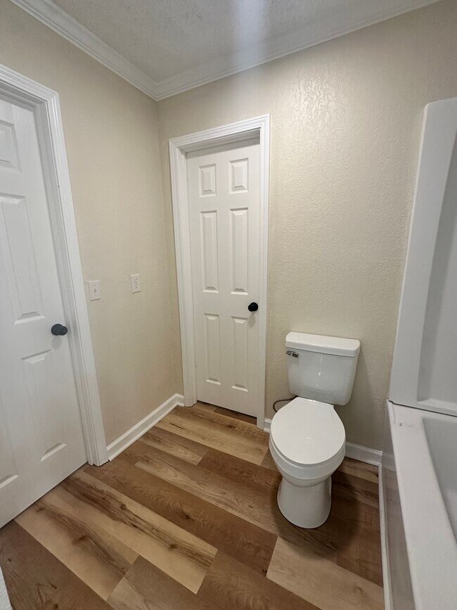 Foto del edificio - 3 Bed/2 Bath Home- Under Renovations