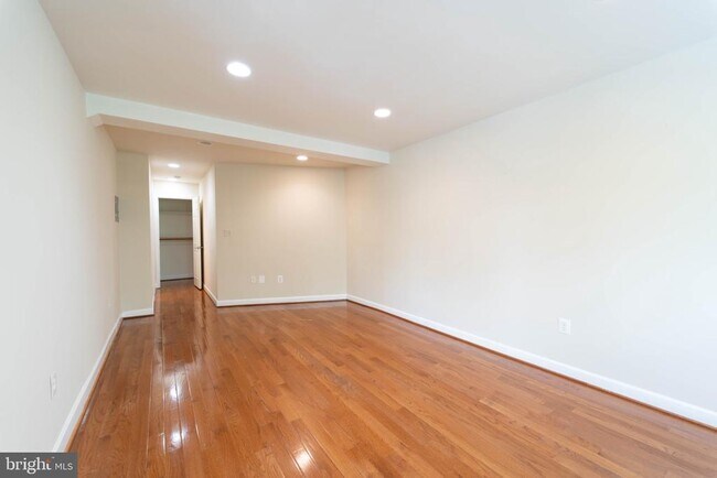 Foto del edificio - 444 Rhode Island Ave NW