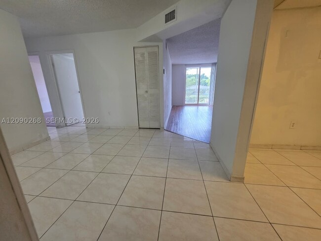 Building Photo - 16950 DixieB225 B-225
