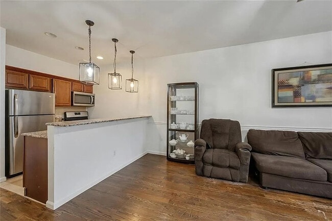 Building Photo - 364 Evergreen Ave