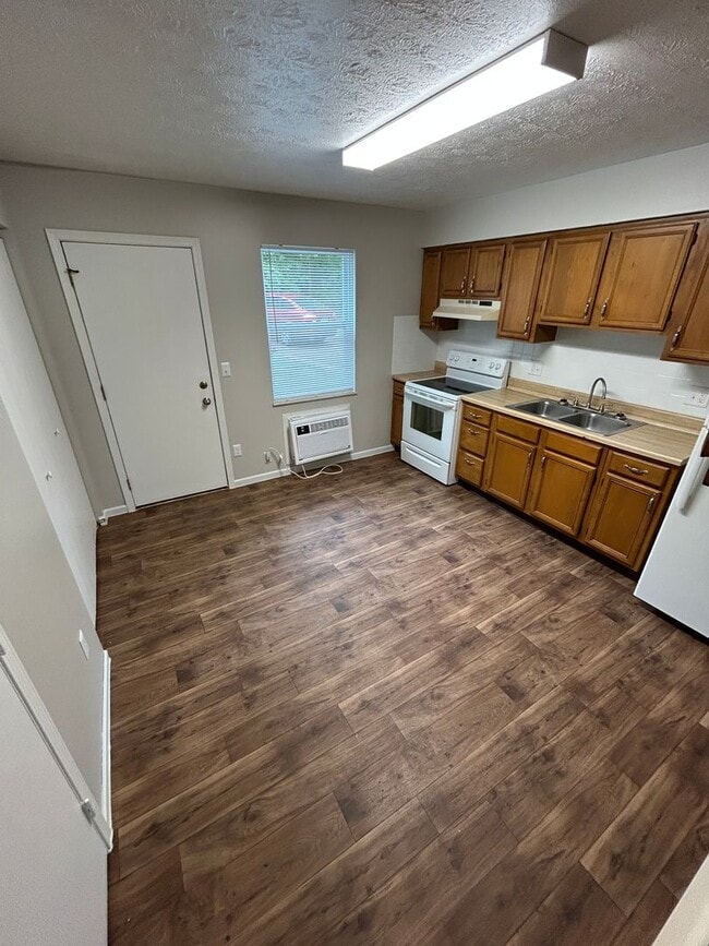Building Photo - Spacious 2-Bedroom Living in a Quiet Commu...