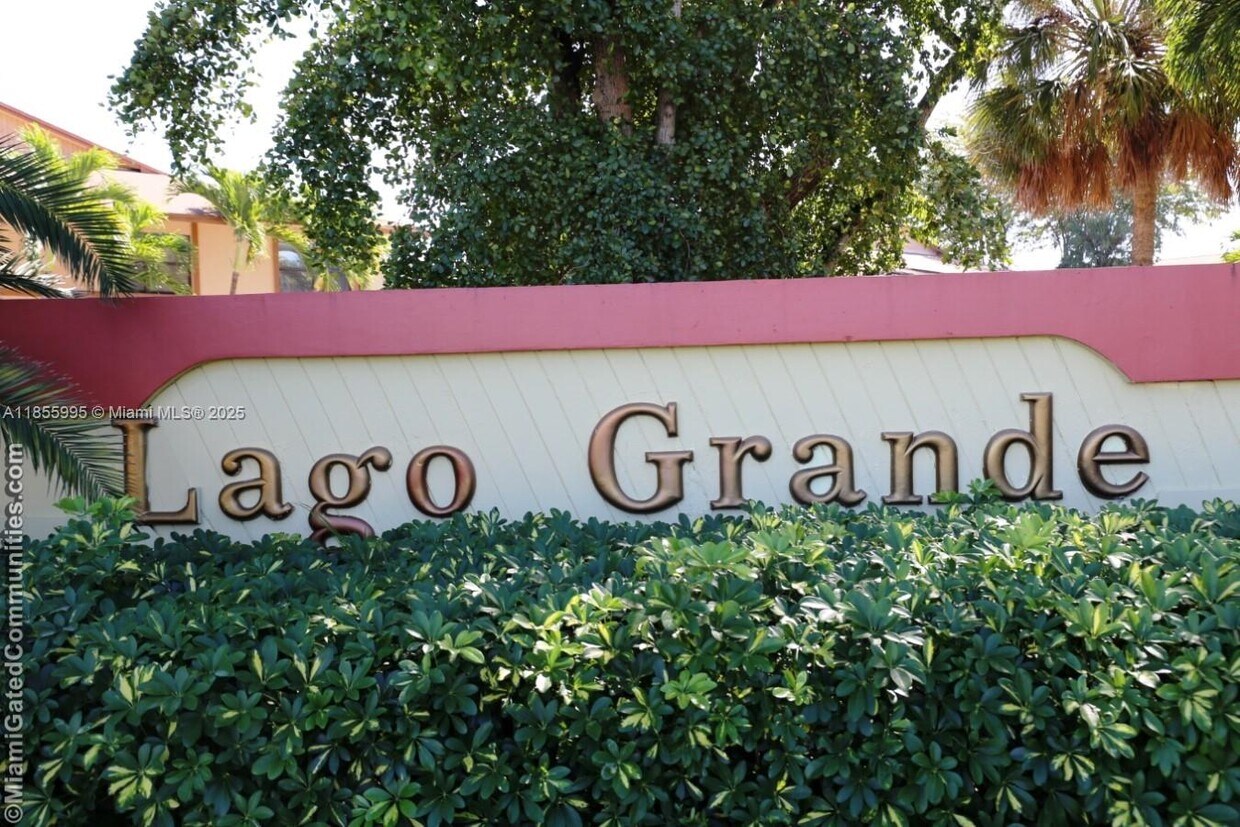 Foto principal - 2705 W 64th Pl