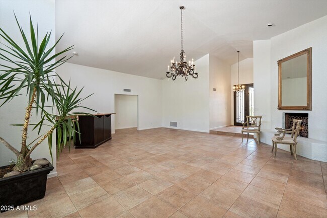 Foto del edificio - 7250 E Paradise Dr