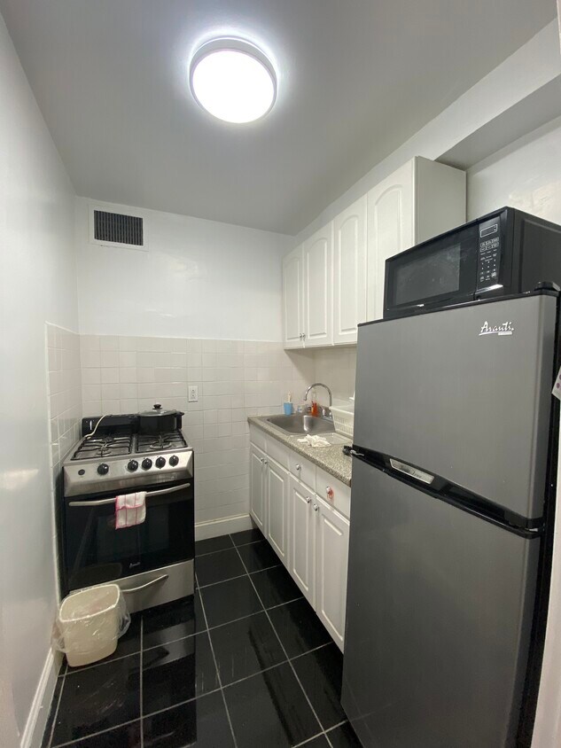Foto principal - 321 E 48th St