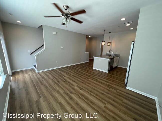 Foto del edificio - 3 br, 3 bath House - 240 Town Center Drive