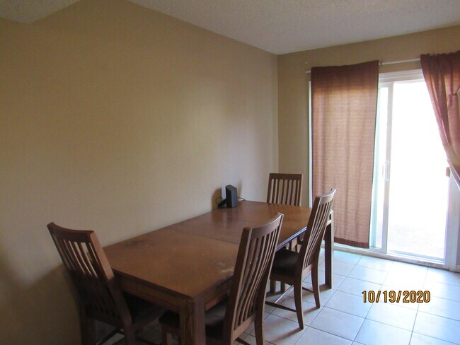 Foto del edificio - 1853 Whispering Oaks Ln
