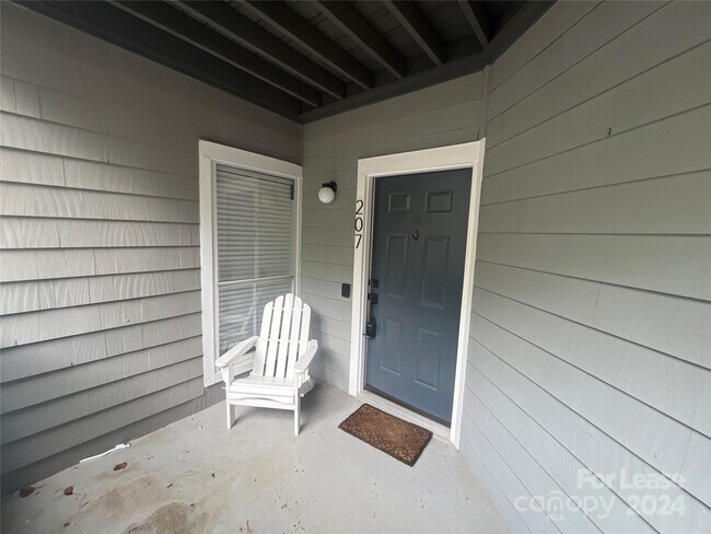 Building Photo - 207 Northwest Dr