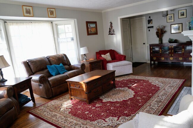 Foto del edificio - 3719 E Elmwood Dr
