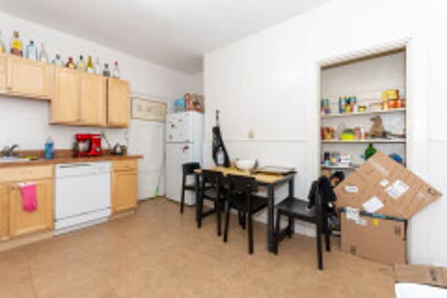 Building Photo - BU West Campus / Allston / Packard's Corner 2 Bed on Ashford St for 9/1.  Students Welcome!!!