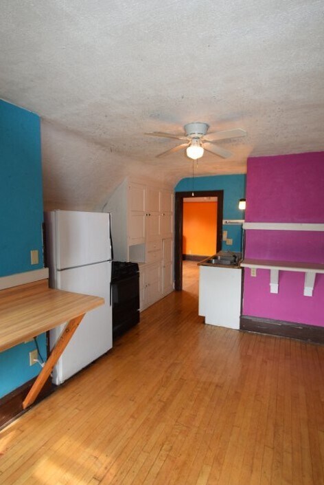 Building Photo - 449 W Main St