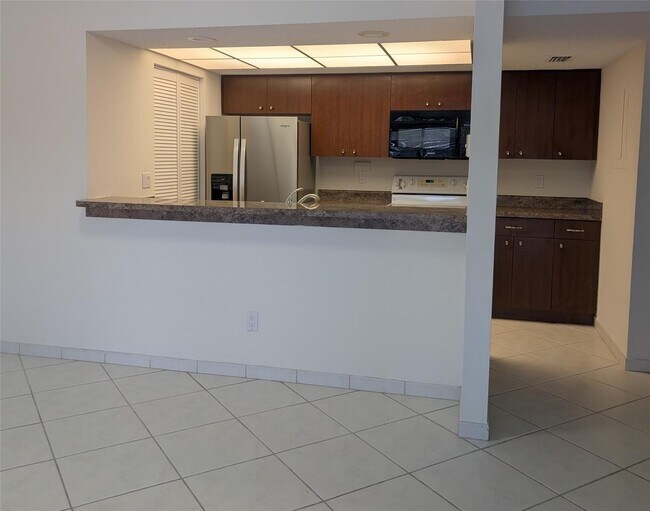 Foto del edificio - 1061 NW 122nd Ter