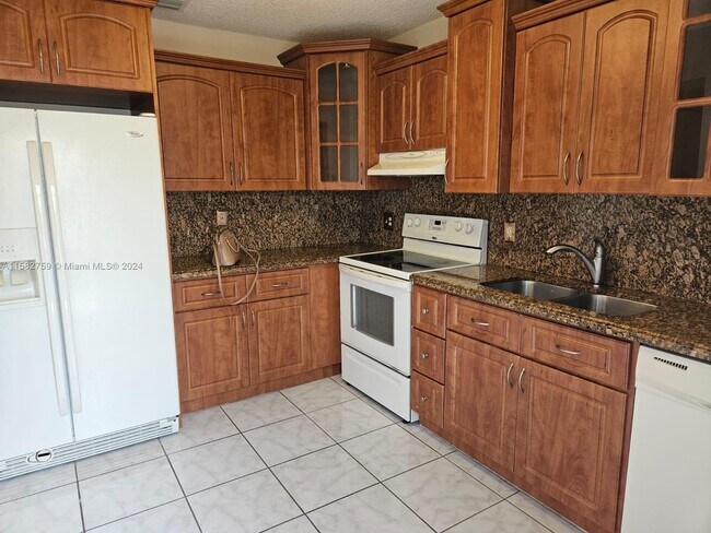 Building Photo - 11340 SW 160th Ave