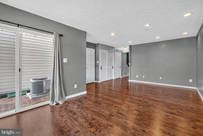 Foto del edificio - 711 Wineberry Way