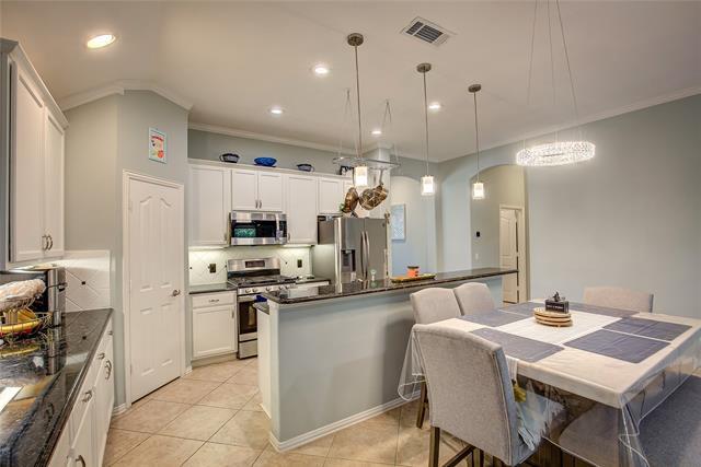 Foto del edificio - 2472 Deerwood Dr