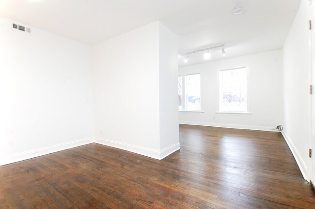 Building Photo - 2646 N Marshfield Ave
