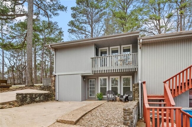 Building Photo - 1 Dogwood Dr