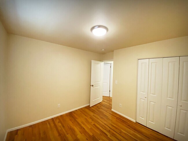 Building Photo - Centrally located home