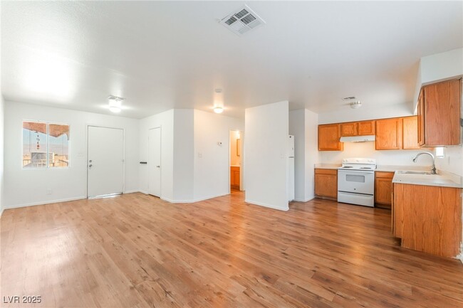 Building Photo - 375 N 15th St