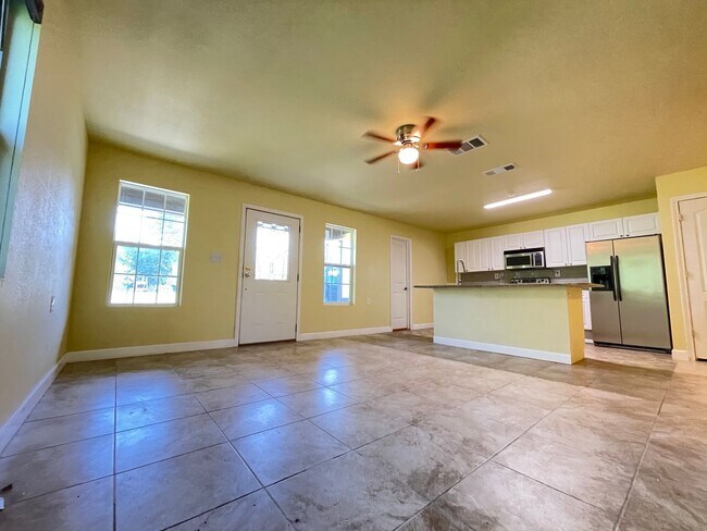 Foto del edificio - 3 bedroom Duplex by the Lake