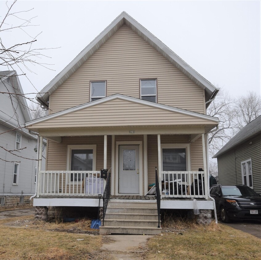 Primary Photo - 624 Waugoo Ave
