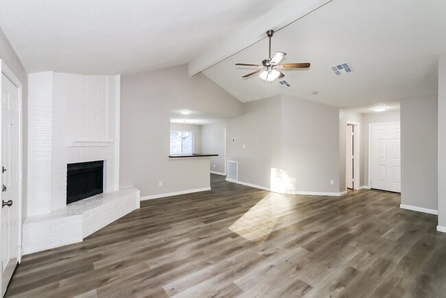 Building Photo - 16751 Dew Drop Ln