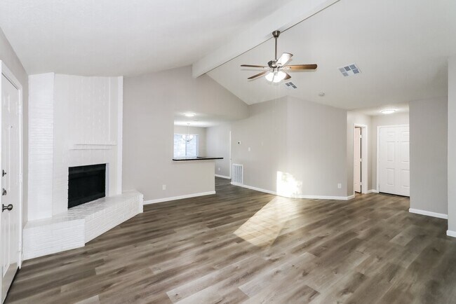 Foto del edificio - 16751 Dew Drop Ln