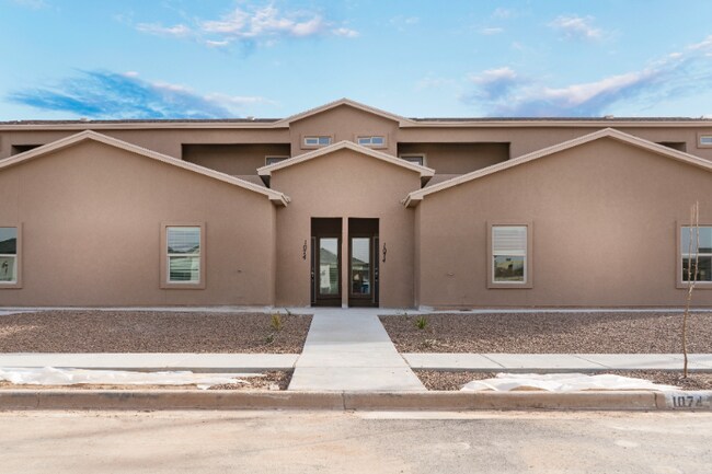 Building Photo - 1060 Hoppas St