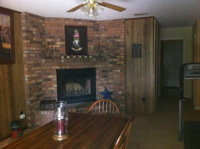 Foto del edificio - 2214 Angus St