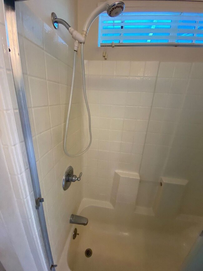 Foto del edificio - LOCATION, LOCATION, LOCATION!