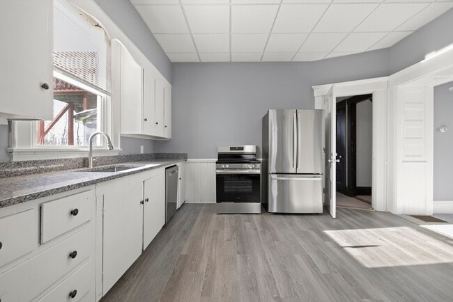 Building Photo - 275 Market St