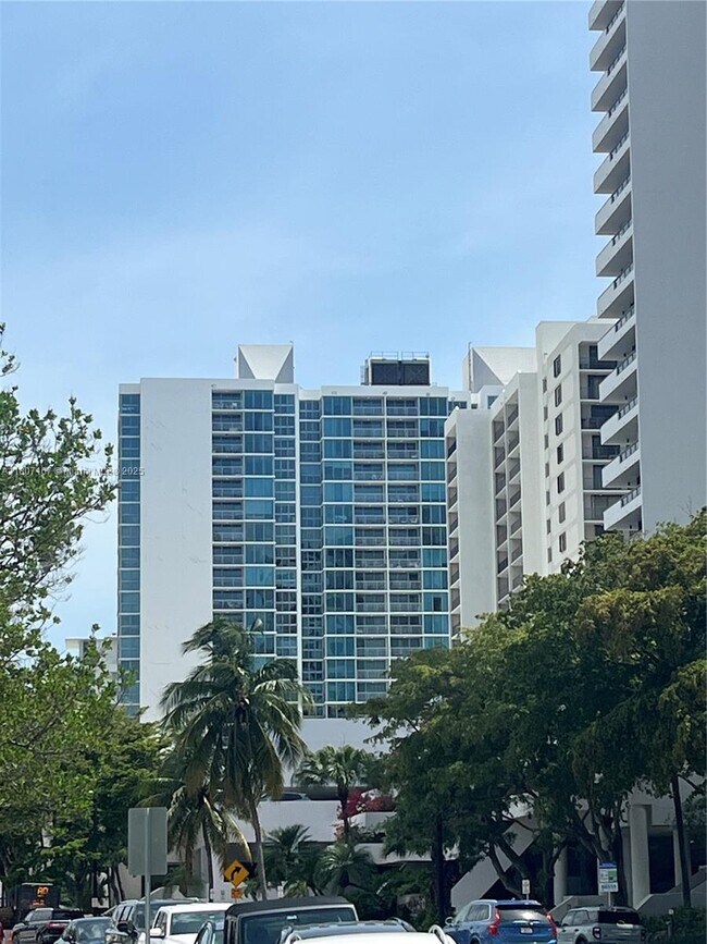 Building Photo - 2655 Collins Ave