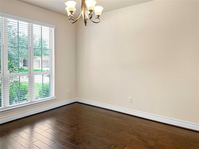 Foto del edificio - 2310 Falcon Brook Dr