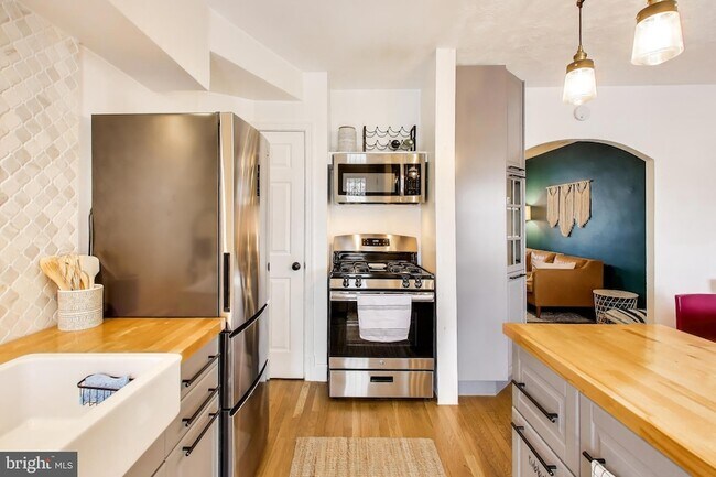 Foto del edificio - 1766 E Street NE Unit