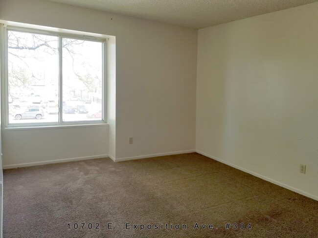 Foto del edificio - * 2 bed, Great location off Havana and Exp...