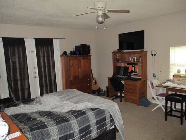 Foto del edificio - 1104 Powell Cir