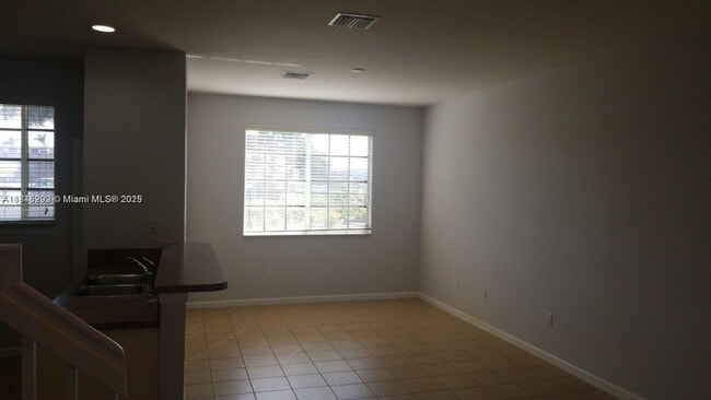 Building Photo - 2041 Nassau Dr