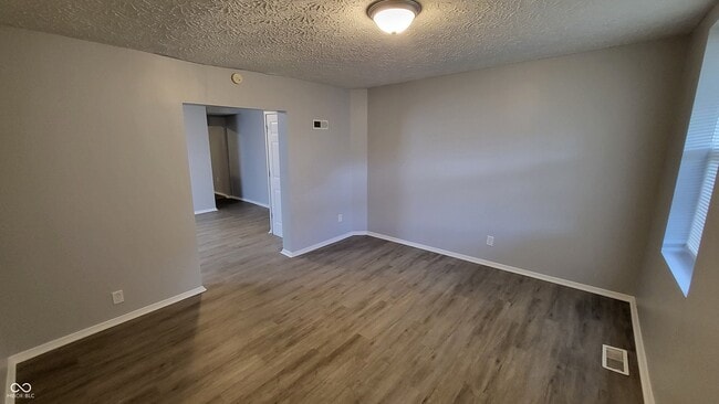 Foto del edificio - 653 Birch Ave