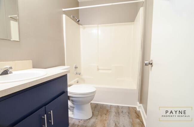 Building Photo - 4201 Rosemont Dr #4