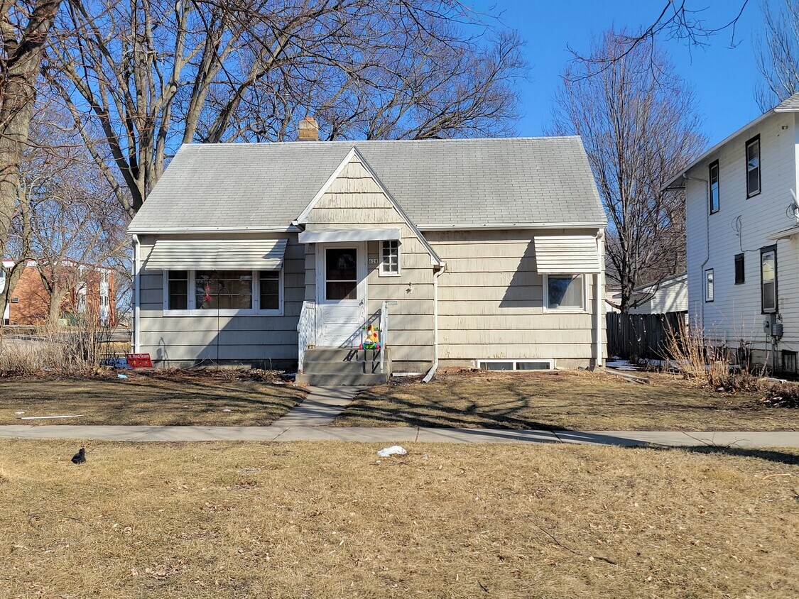 628 Campanile Ave, Brookings, SD 57006 House Rental in Brookings, SD