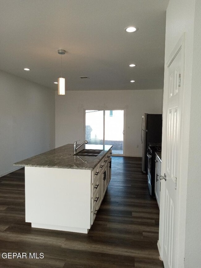 Building Photo - 718 Cobre St