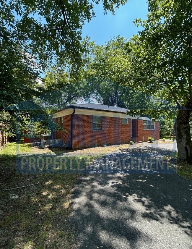 Foto del edificio - Centrally located 2 bed, two bathroom home!