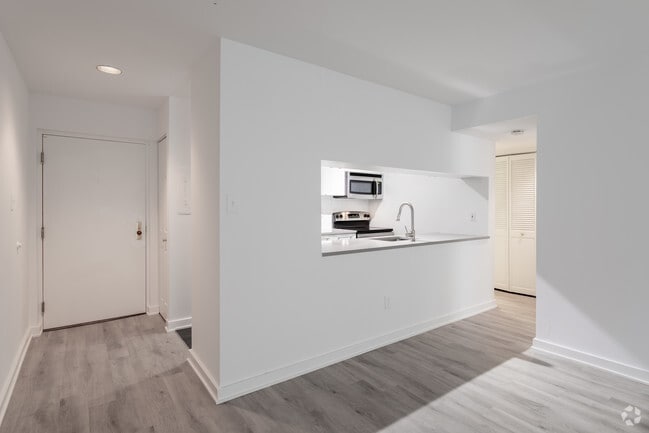 1 BR, 1 BA - 660 SF - The Remington Apartments