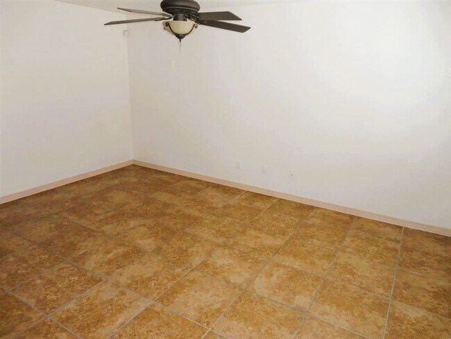 Building Photo - Dazzling Eastside Home With Refrigerated Air Situated On Large Cul De Sac Lot In Quiet Neighborhood