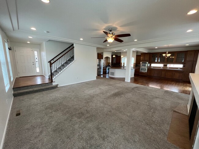 Foto del edificio - 5 Bed, 3.5 Bath with A/C, Available Now! -...