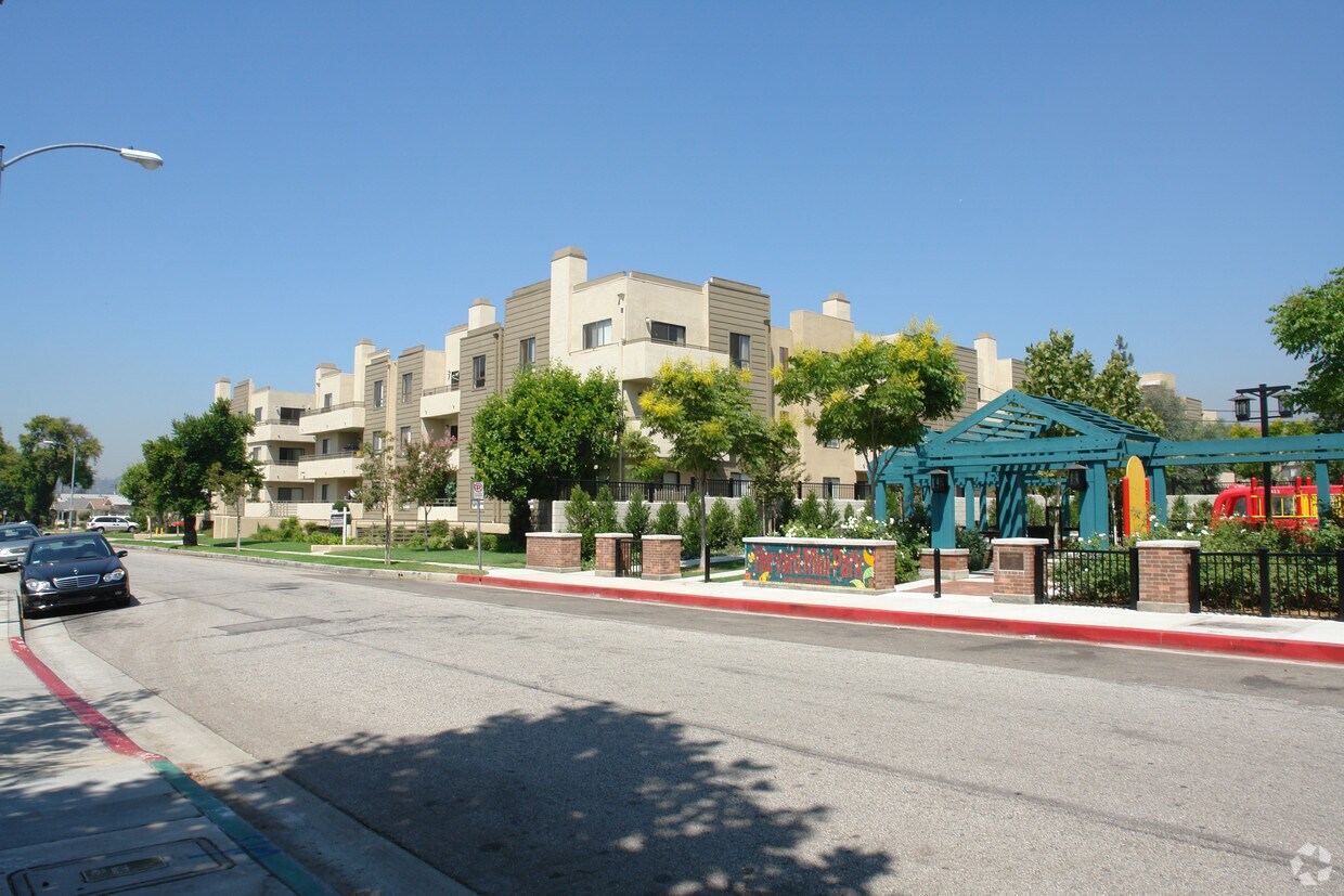 Galleria Villas Rentals in Glendale at 428 Hawthorne St Glendale, CA